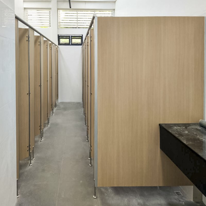 ผนังห้องน้ำสำเร็จรูป HPL ลายไม้